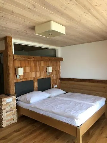 Oda ve Kahvaltı Christina