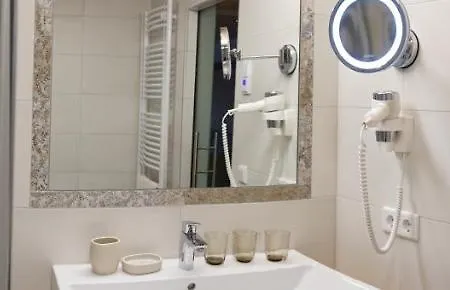 克里斯蒂娜公寓 4*